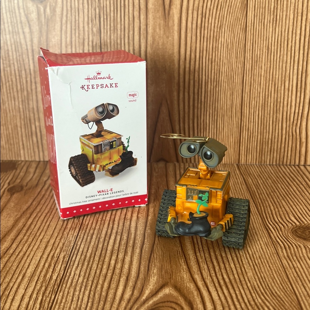 EUC Hallmark Keepsake Disney Pixar Series Wall-E Magic Ornament